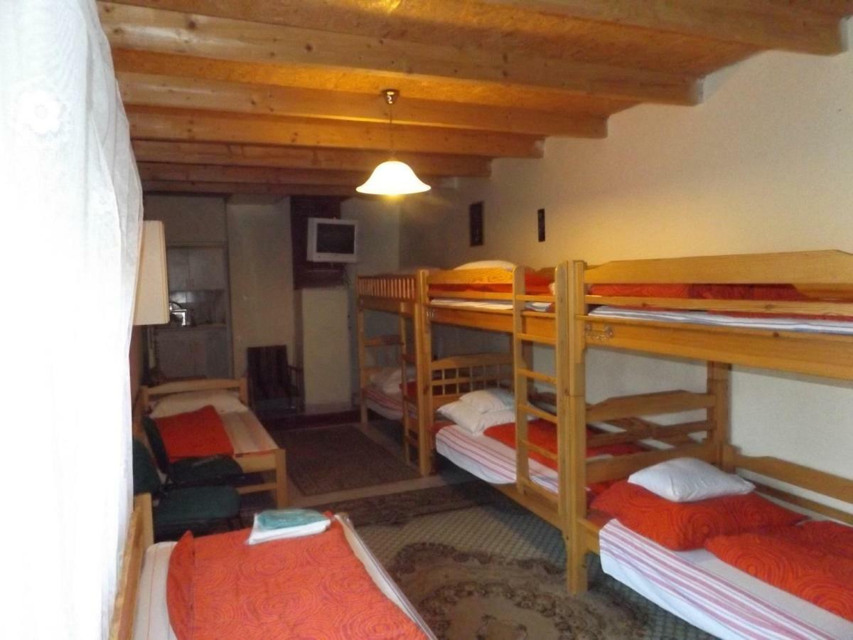 Hotel Opusztaszeri Mozes Vendeghaz Exterior foto